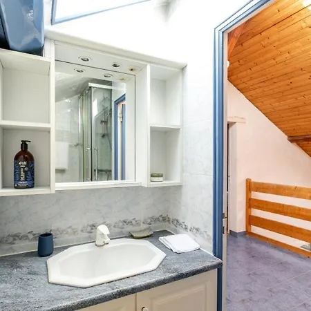 Comfortable Duplex - In The Heart Of For 8 Angers